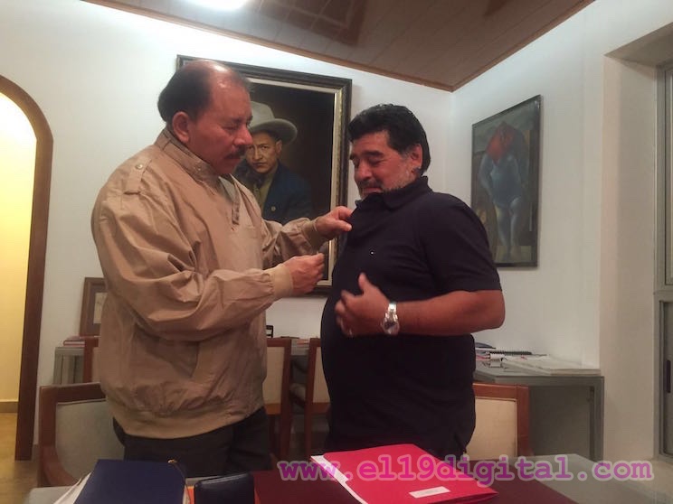 Presidente Daniel Ortega impone Orden Augusto C. Sandino a Diego Armando Maradona